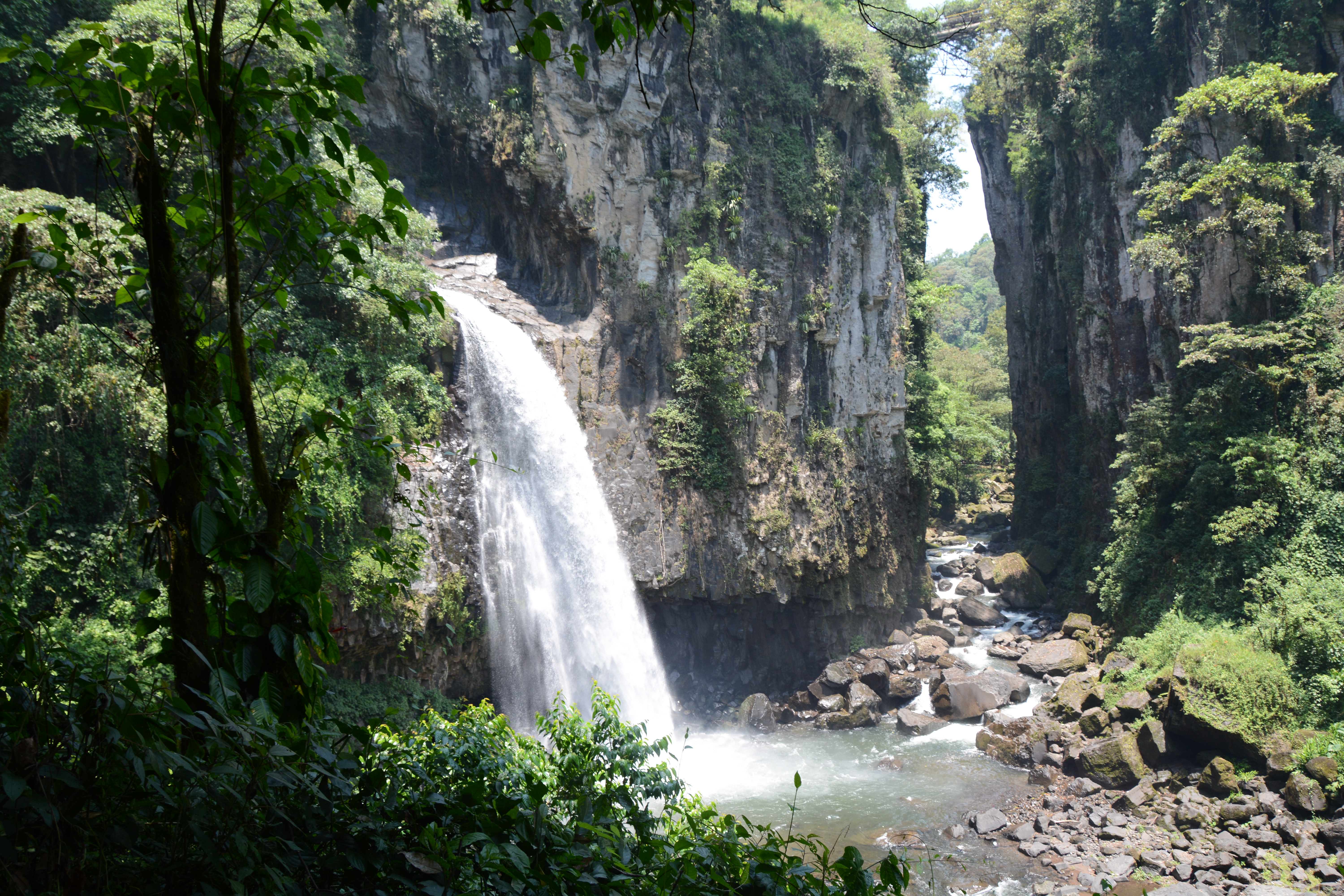 Cascada de Texolo/Texolo Falls near Xico (Photo: parachileldexalapa.wordpress.com)